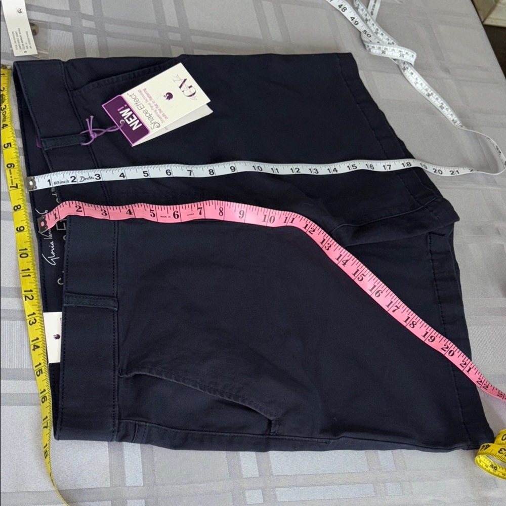 Gloria Vanderbilt Navy Women's Bermuda Shorts - Picture 5 of 8